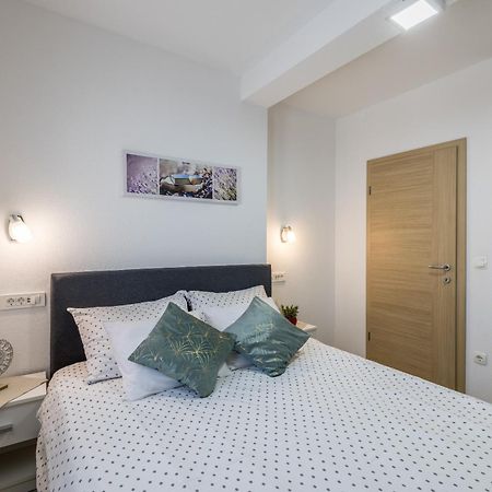 Apart Sa Terasom 250M Od Plaze,Parking,Wi Fi,Rostilj Трогир Экстерьер фото