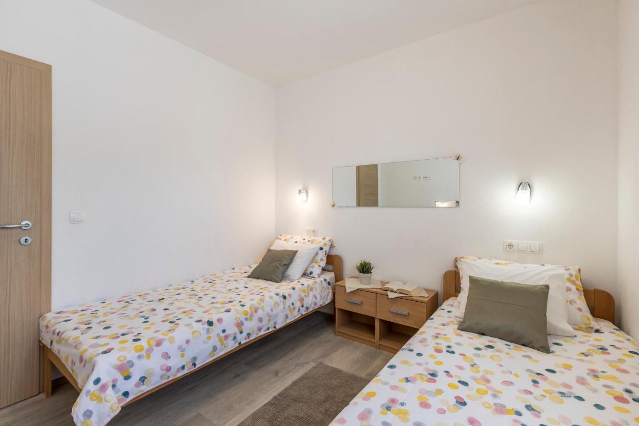 Apart Sa Terasom 250M Od Plaze,Parking,Wi Fi,Rostilj Трогир Экстерьер фото