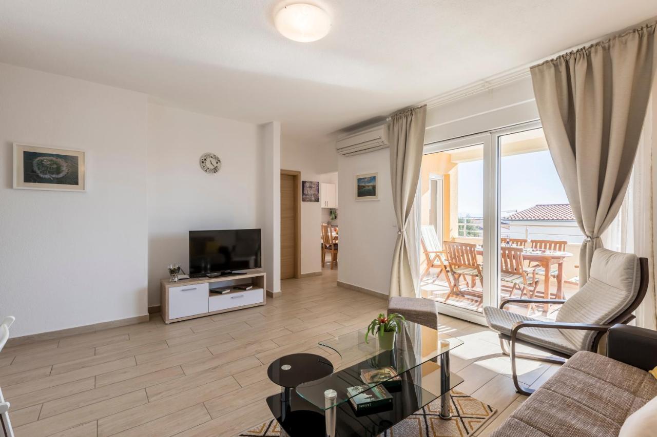 Apart Sa Terasom 250M Od Plaze,Parking,Wi Fi,Rostilj Трогир Экстерьер фото