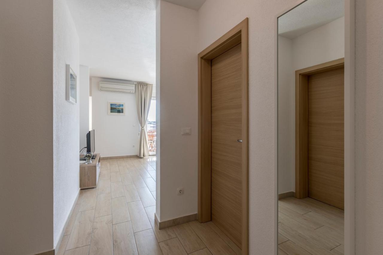Apart Sa Terasom 250M Od Plaze,Parking,Wi Fi,Rostilj Трогир Экстерьер фото