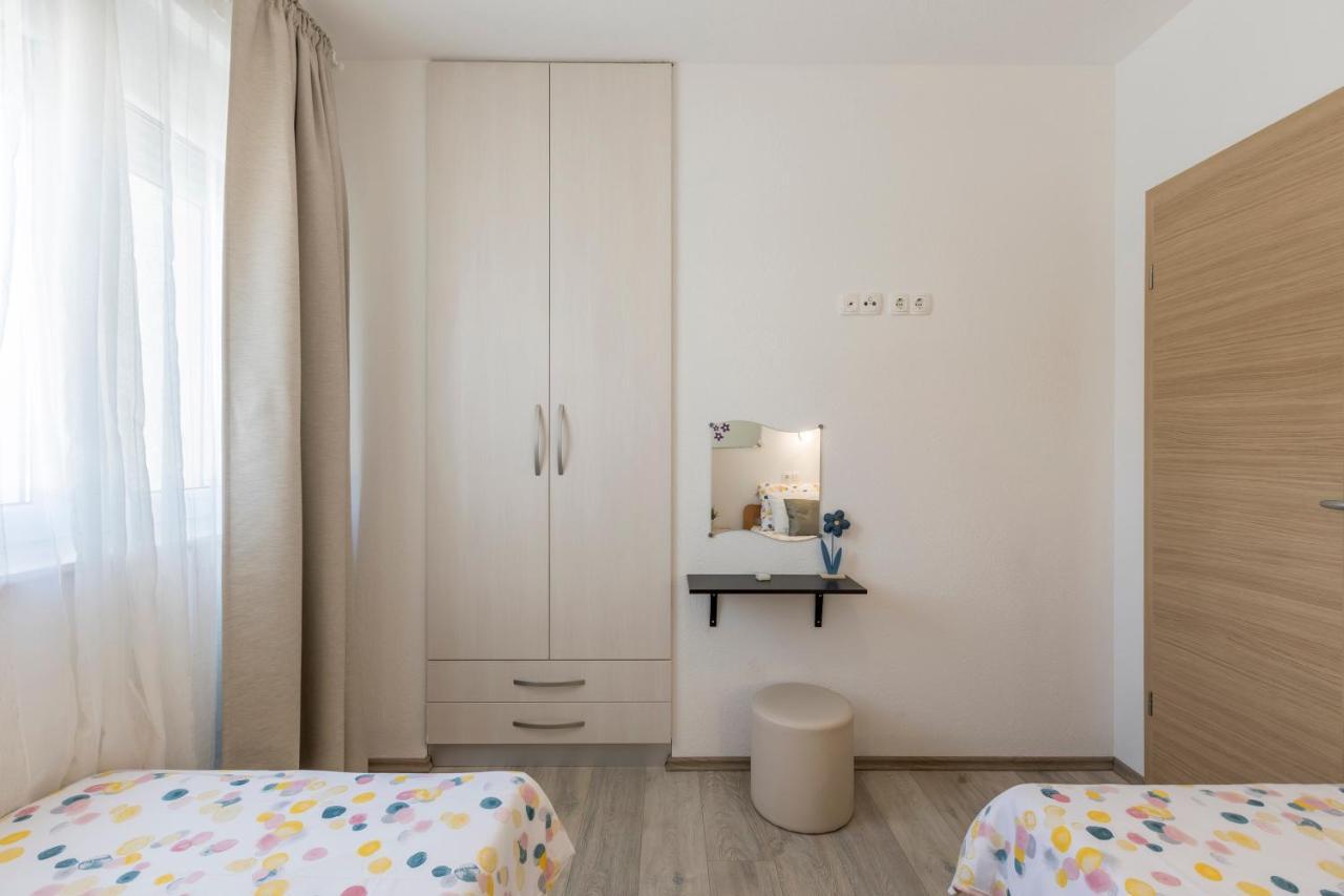 Apart Sa Terasom 250M Od Plaze,Parking,Wi Fi,Rostilj Трогир Экстерьер фото