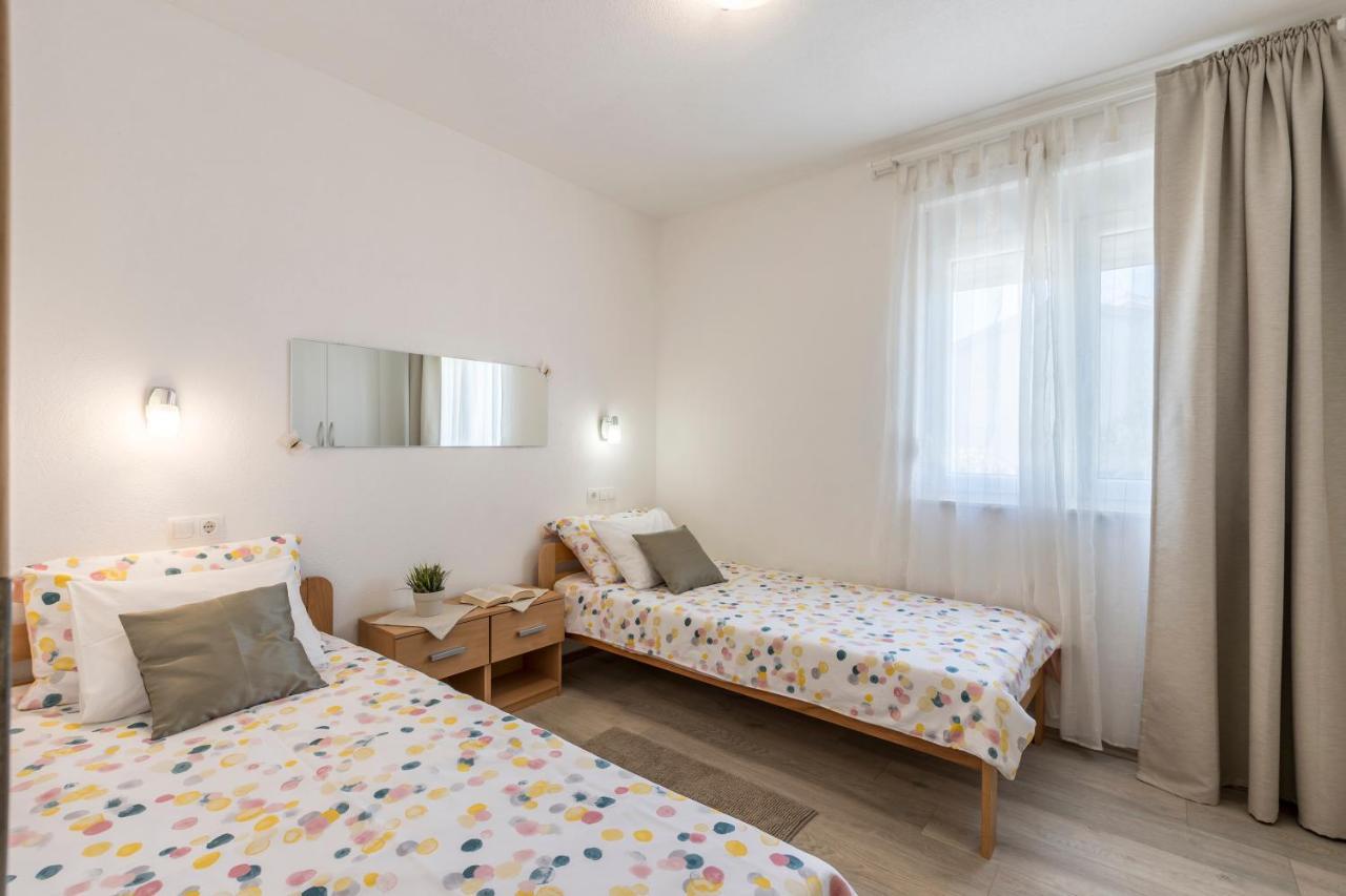 Apart Sa Terasom 250M Od Plaze,Parking,Wi Fi,Rostilj Трогир Экстерьер фото
