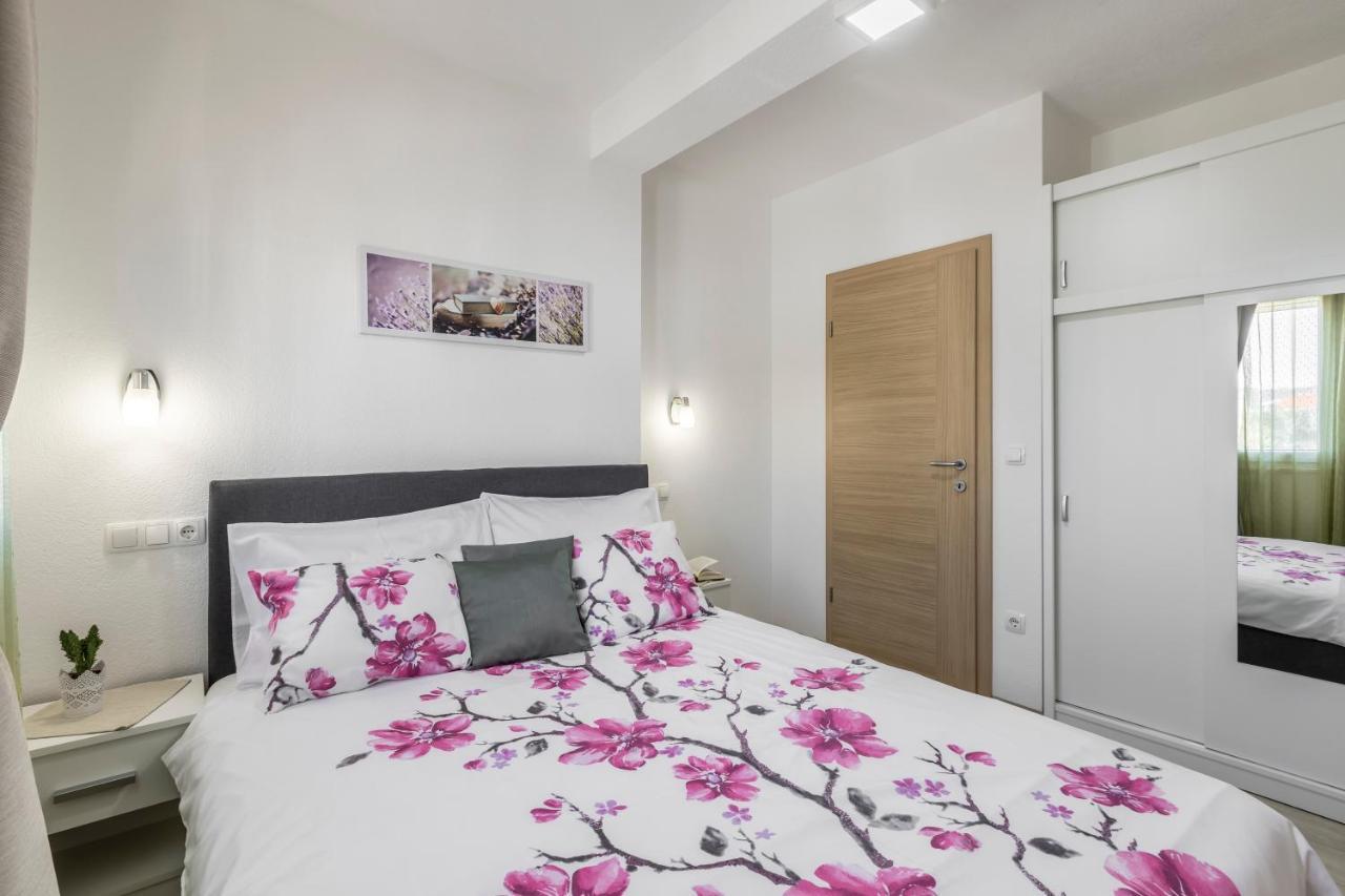 Apart Sa Terasom 250M Od Plaze,Parking,Wi Fi,Rostilj Трогир Экстерьер фото