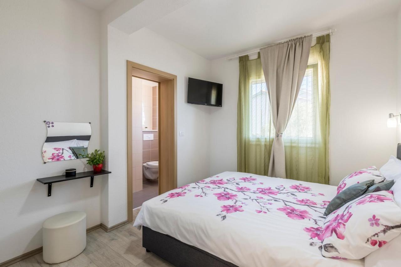 Apart Sa Terasom 250M Od Plaze,Parking,Wi Fi,Rostilj Трогир Экстерьер фото