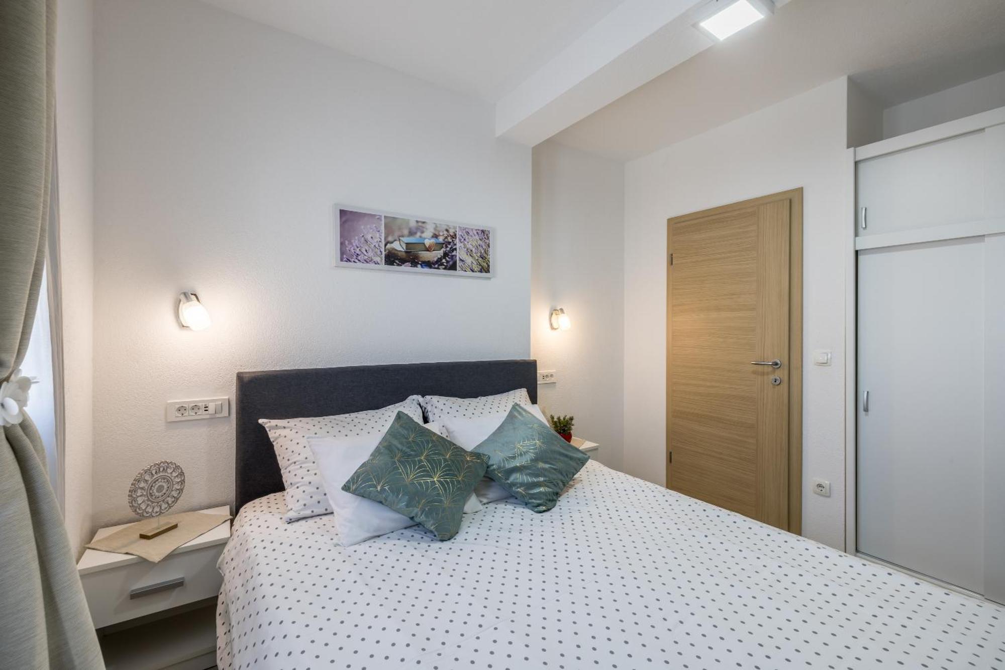 Apart Sa Terasom 250M Od Plaze,Parking,Wi Fi,Rostilj Трогир Экстерьер фото