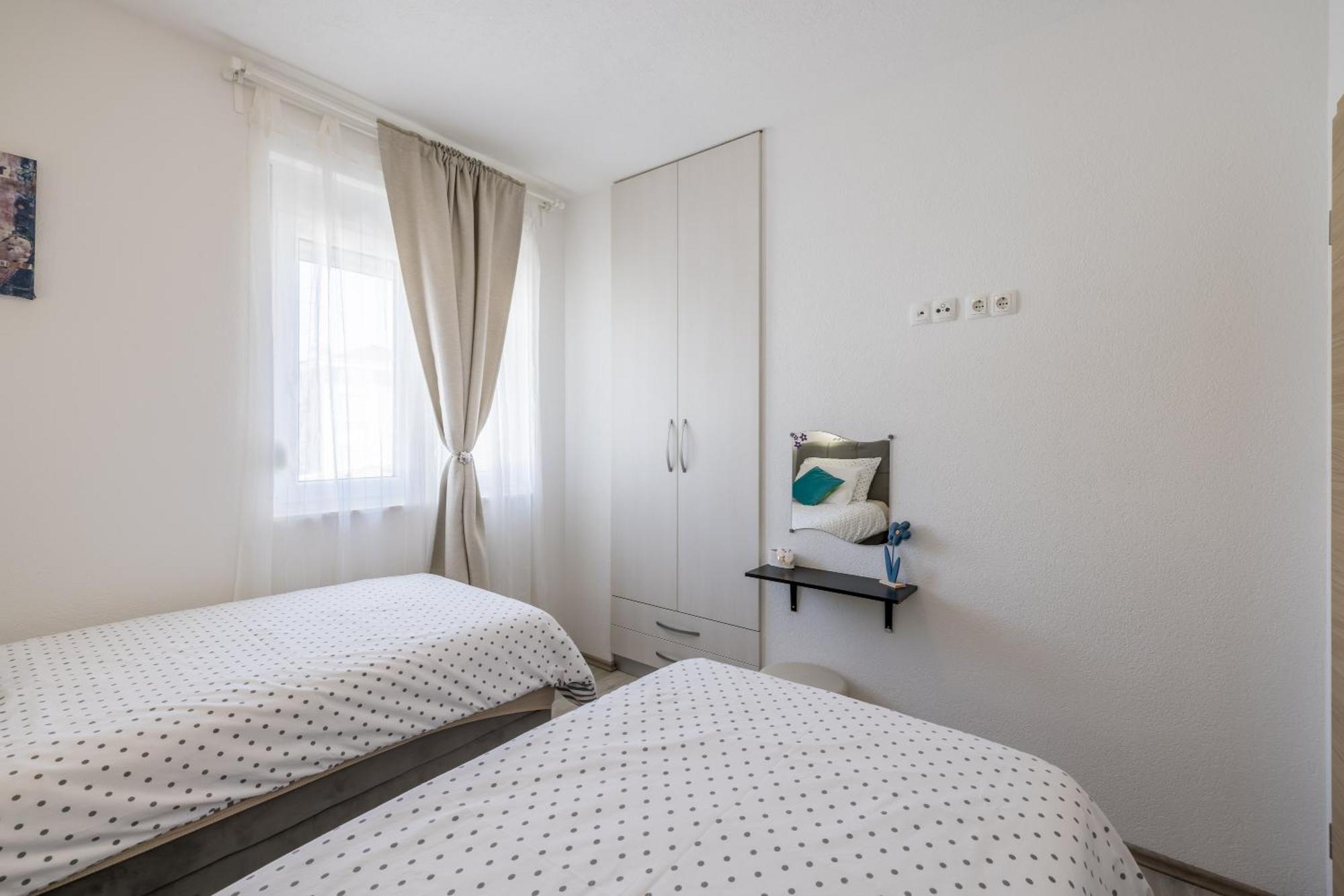 Apart Sa Terasom 250M Od Plaze,Parking,Wi Fi,Rostilj Трогир Экстерьер фото