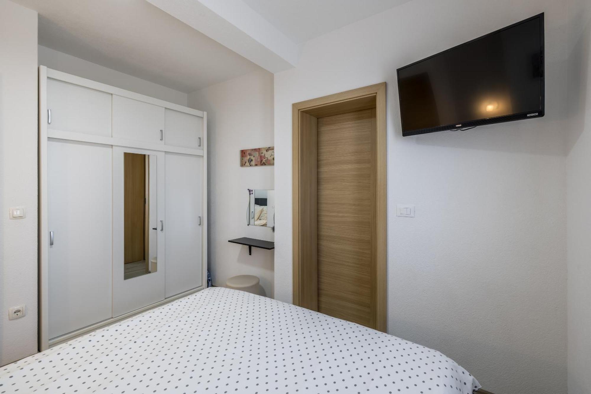 Apart Sa Terasom 250M Od Plaze,Parking,Wi Fi,Rostilj Трогир Экстерьер фото