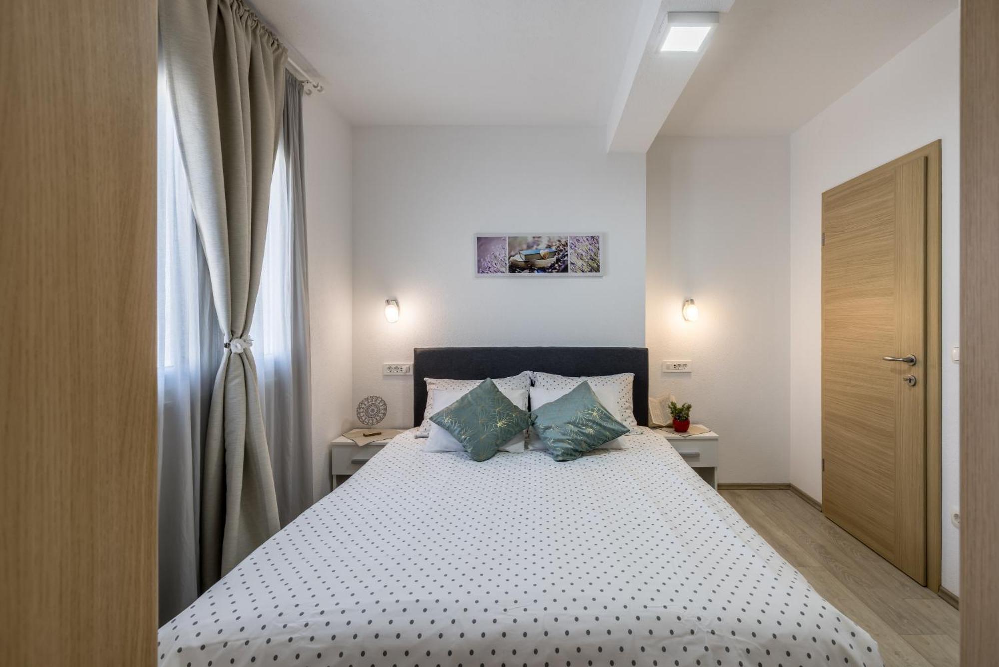 Apart Sa Terasom 250M Od Plaze,Parking,Wi Fi,Rostilj Трогир Экстерьер фото