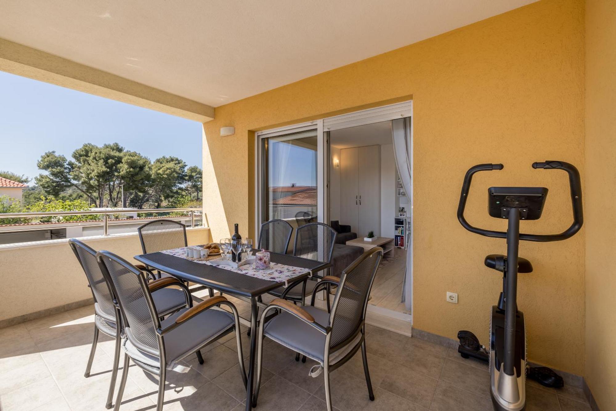 Apart Sa Terasom 250M Od Plaze,Parking,Wi Fi,Rostilj Трогир Экстерьер фото