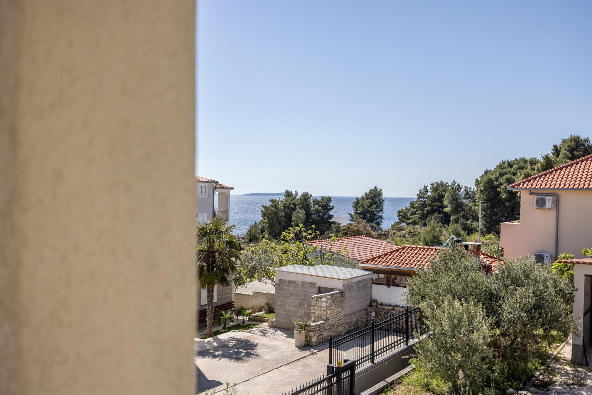Apart Sa Terasom 250M Od Plaze,Parking,Wi Fi,Rostilj Трогир Экстерьер фото